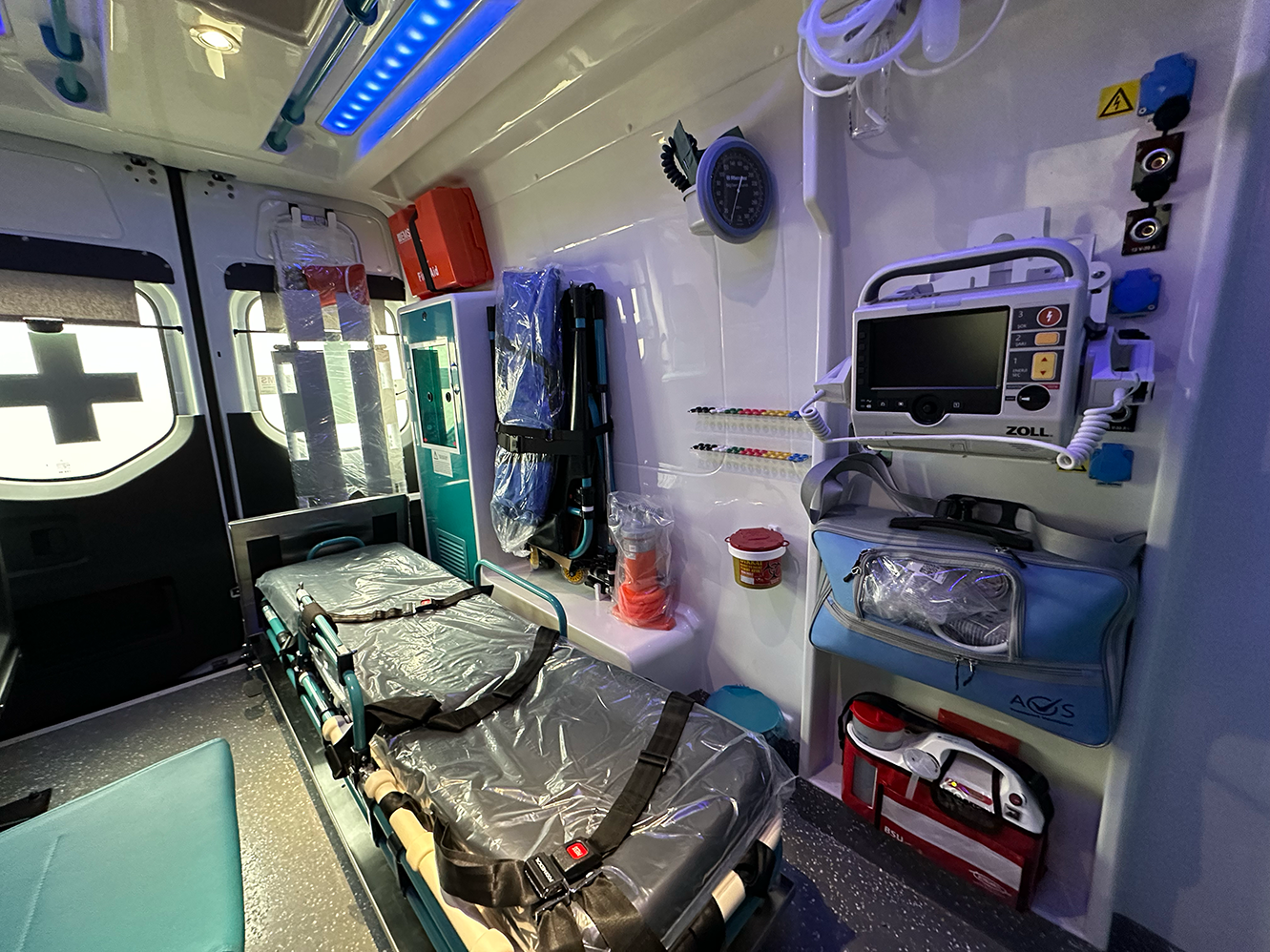 Mercedes Sprinter 417 Ambulance14